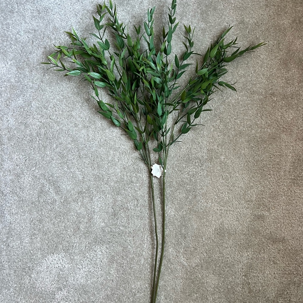 Green Faux Leaf Spray